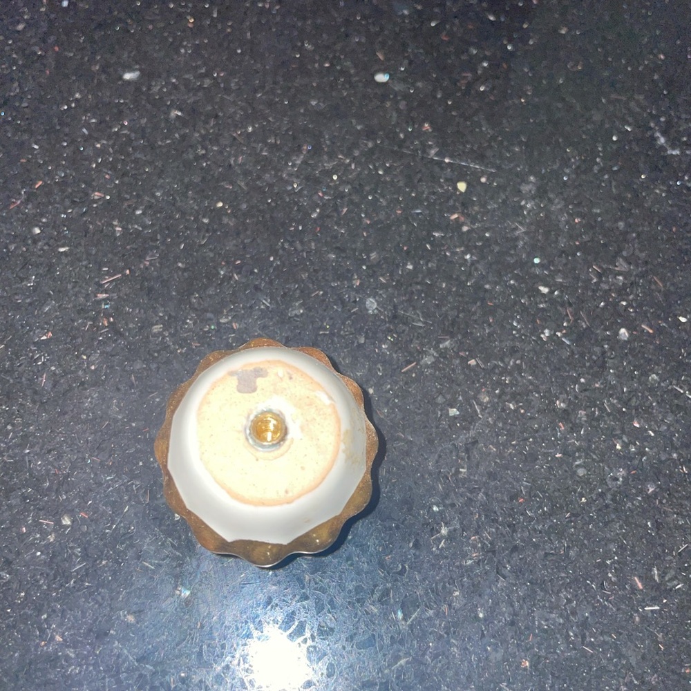 Mackenzie child knobs - Picture 3 of 4